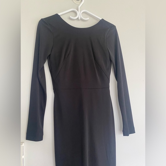 Deep V black dress with twist at waist - Picture 4 of 5